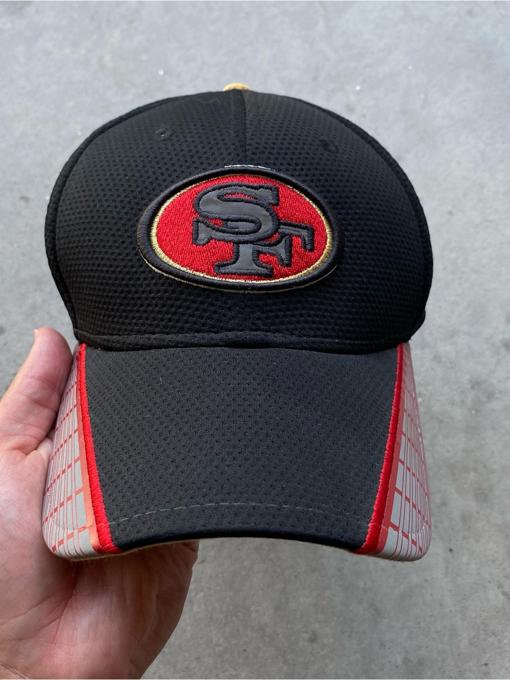 Vintage New Era San Francisco 49ers black & red hat with embroidery
